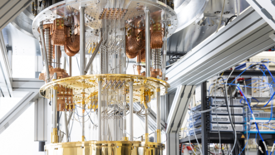 <i>Cryogenic setup and control of a superconducting quantum computer at Forschungszentrum Jülich <br>© Forschungszentrum Jülich / Sascha Kreklau</i>