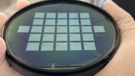 Wafer with 10-qubit chips of the QSolid demonstrator © Institute for Functional Quantum Systems / Forschungszentrum Jülich / Yebin Liu